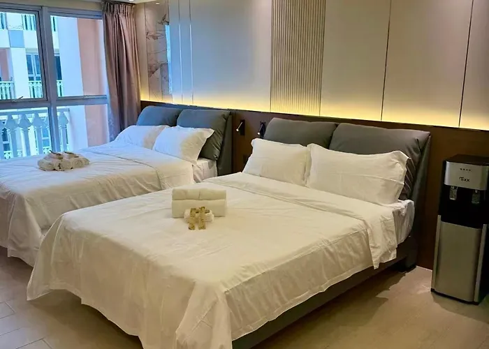 Apartment Venice Luxe Retreat, Type, 2 Beds, Pool, Kitchen, Netfilx, Canal Mall Access For 3 Guests Only Manila