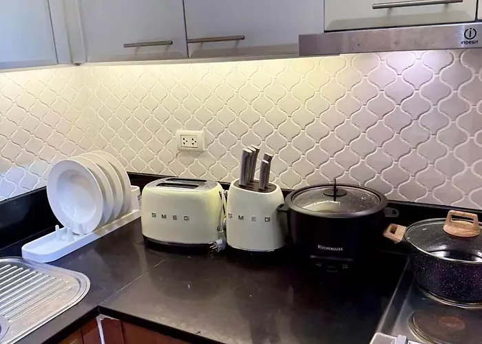 Venice Luxe Retreat, Type, 2 Beds, Pool, Kitchen, Netfilx, Canal Mall Access For 3 Guests Only Apartment *