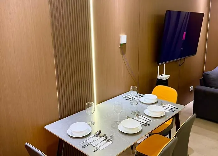Venice Luxe Retreat, Type, 2 Beds, Pool, Kitchen, Netfilx, Canal Mall Access For 3 Guests Only Manila