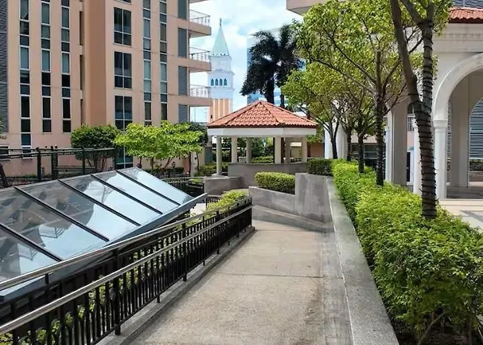 Apartment Venice Luxe Retreat, Type, 2 Beds, Pool, Kitchen, Netfilx, Canal Mall Access For 3 Guests Only Manila