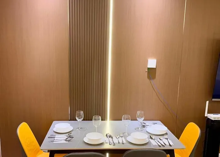 Venice Luxe Retreat, Type, 2 Beds, Pool, Kitchen, Netfilx, Canal Mall Access For 3 Guests Only * Manila