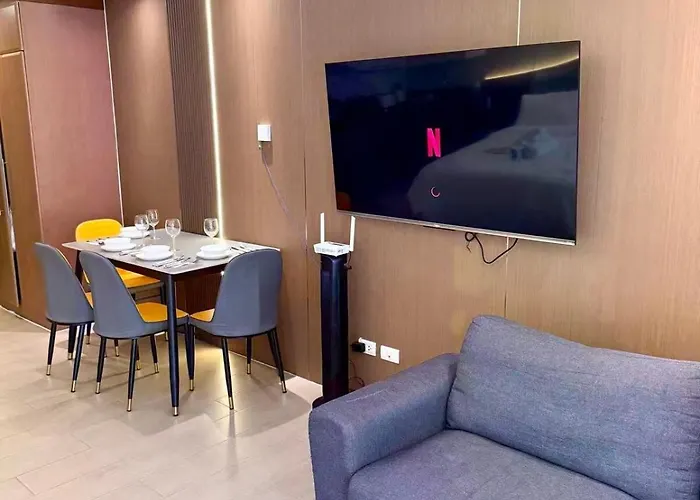 Venice Luxe Retreat, Type, 2 Beds, Pool, Kitchen, Netfilx, Canal Mall Access For 3 Guests Only *
