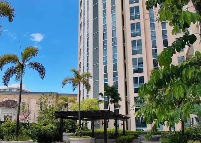 Venice Luxe Retreat, Type, 2 Beds, Pool, Kitchen, Netfilx, Canal Mall Access For 3 Guests Only * Manila