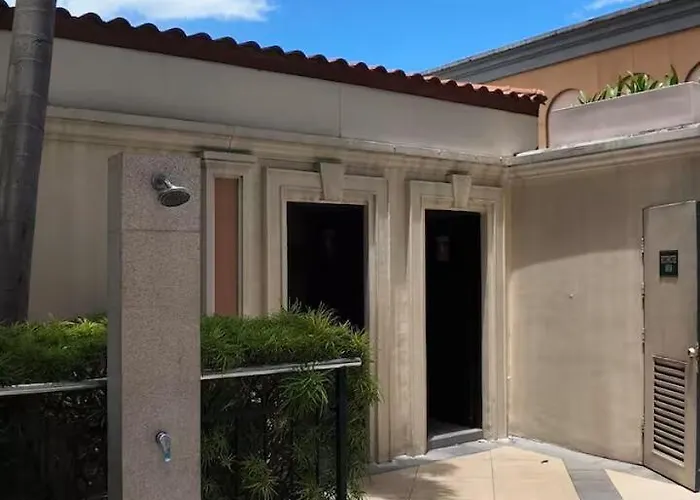 Apartment Venice Luxe Retreat, Type, 2 Beds, Pool, Kitchen, Netfilx, Canal Mall Access For 3 Guests Only Manila