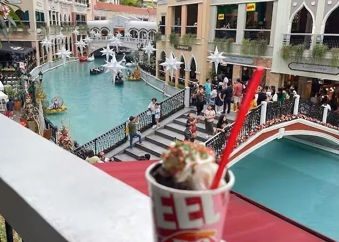 Venice Luxe Retreat, Type, 2 Beds, Pool, Kitchen, Netfilx, Canal Mall Access For 3 Guests Only Apartment *